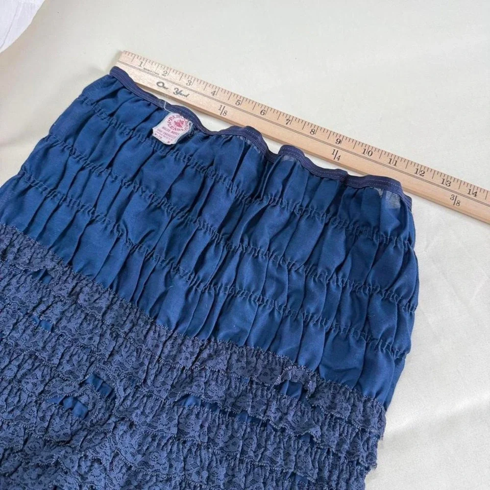 Blue ruffle bloomer shorts‎  60s navy ruffle shorts size medium